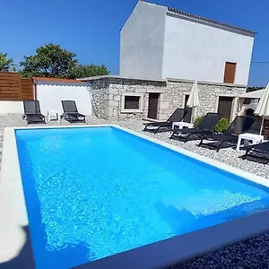 https://holiday-home-latin.pula-hotels.org