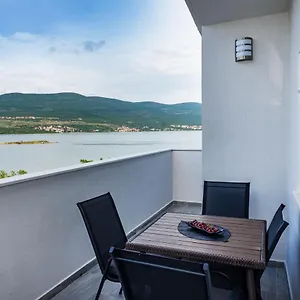 https://apartmani-neva-pridraga.hotelinzadar.com